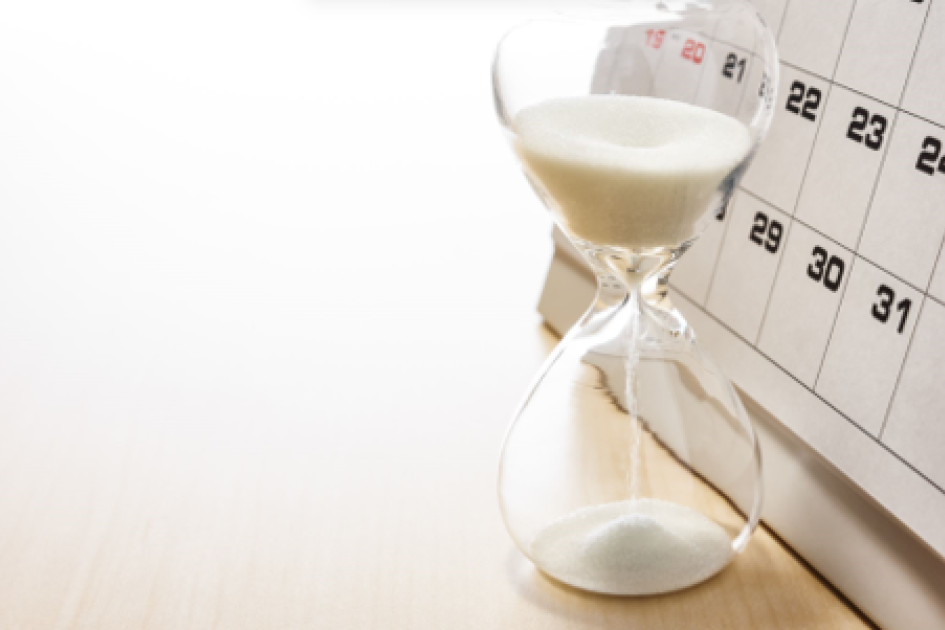 Calendar with hourglass